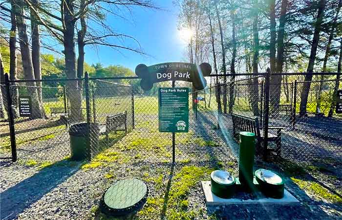 Smallwood 2-Lot Cabin Dog Park