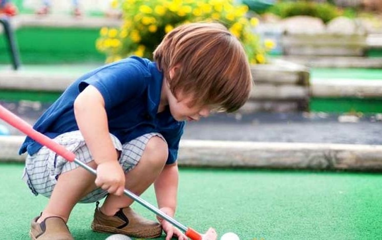 Snydersville Mini-Golf child on the course