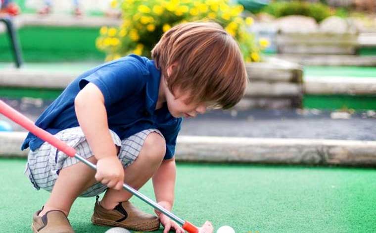 Snydersville Mini-Golf child on the course