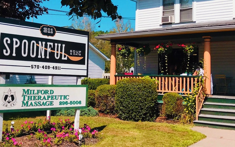 Spoonful Soup 'n Eats front of building