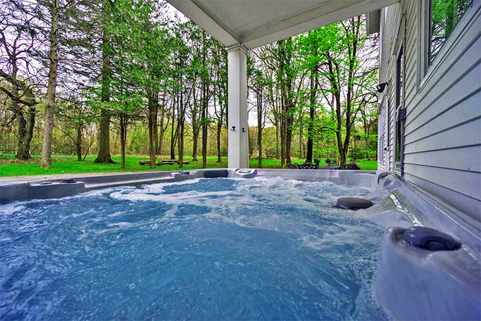 Sterling Manor Retreat Hot Tub