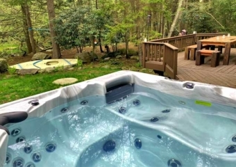 Stream Front Home in Lake Naomi Hot Tub