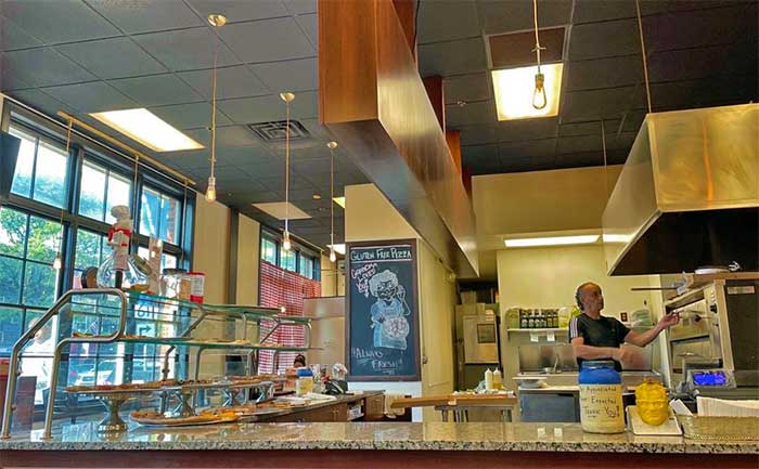 Stroud Pizzeria interior