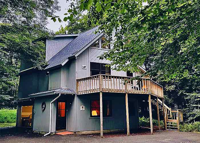 Tall Pines Chalet Daytime Exterior Front of House