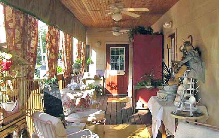 Terra-Cottage-Cafe-Gifts-porch