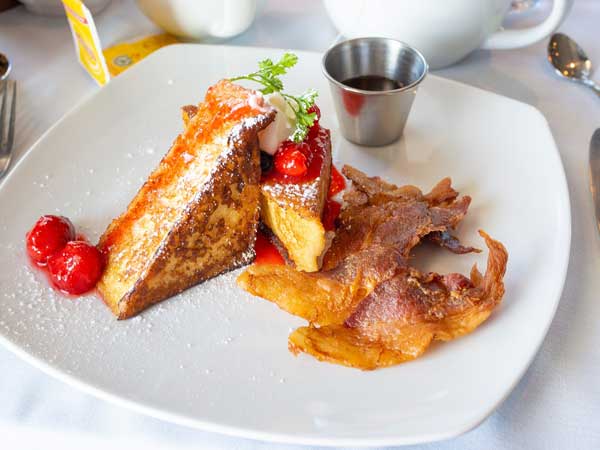 Terra-Cottage-cafe-lake-harmony-french-toast-and-bacon