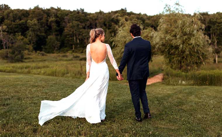 The Arnold House weddings bride and groom