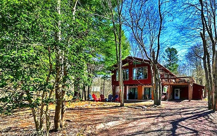 The Crest Cottage Exterior