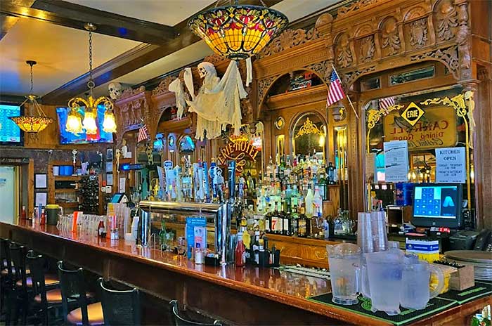 The Erie Hotel & Restaurant bar