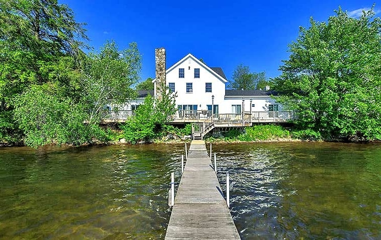 The Homestead Exterior