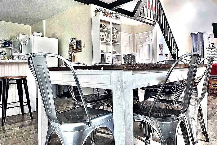 The Pocono Loft House dining area