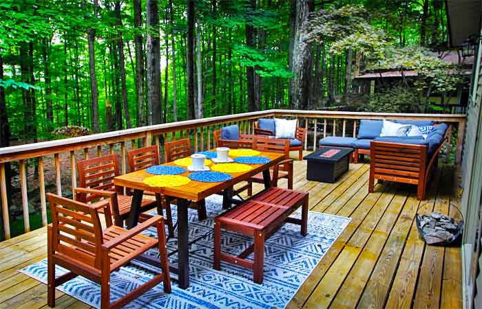 The Stepping Stone Deck Dining
