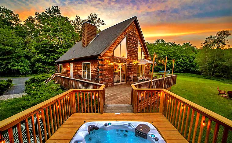 The Zen House exterior and hot tub