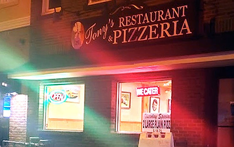 Tonys-Restaurant-Pizzeria-storefront