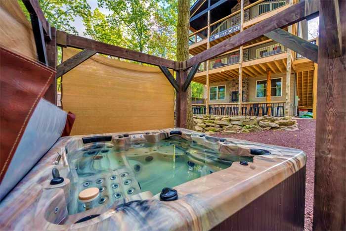 Treehouse on Lake Harmony hot tub