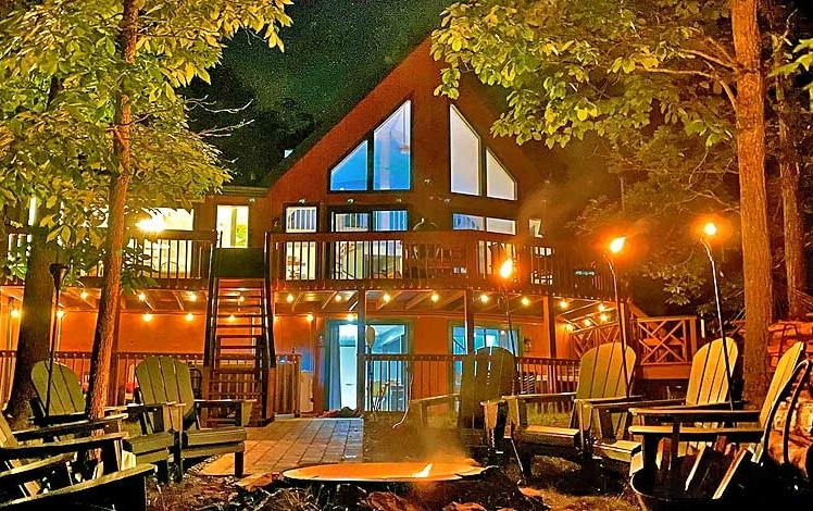 Treetop Lakehouse Exterior