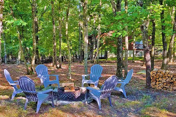 Twin Bears Lodge Fire Pit and Chairs