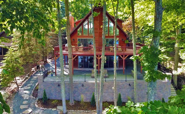 Wallenpaupack Lakefront Chalet exterior