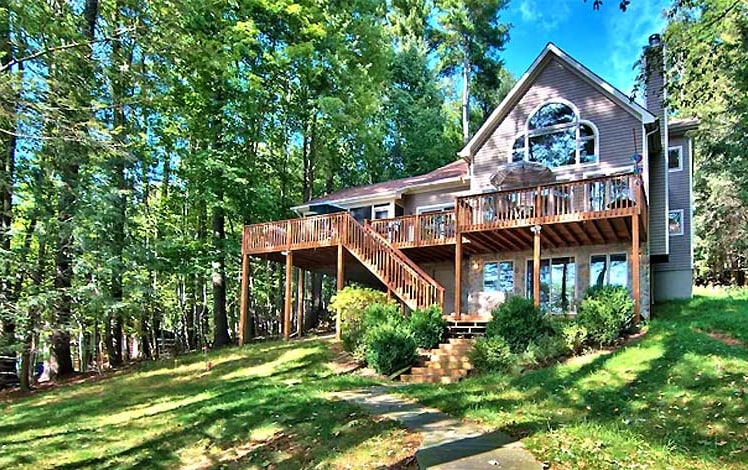 Wallenpaupack Lakefront Chalet front exterior