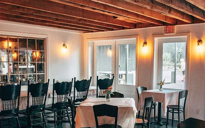 Western Supper Club & Inn dining room