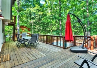 Whispering Willow Lodge Deck