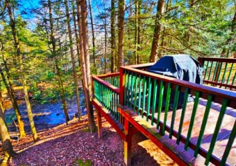 White Haven Log Cabin Deck