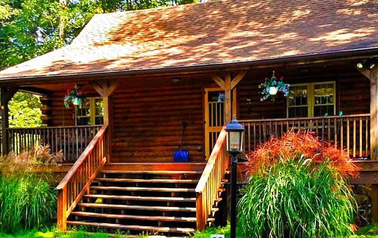 White Haven Log Cabin Exterior