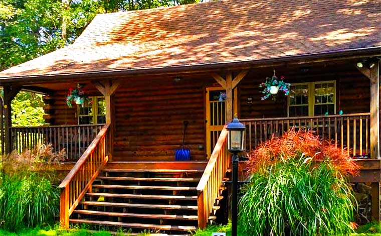 White Haven Log Cabin Exterior