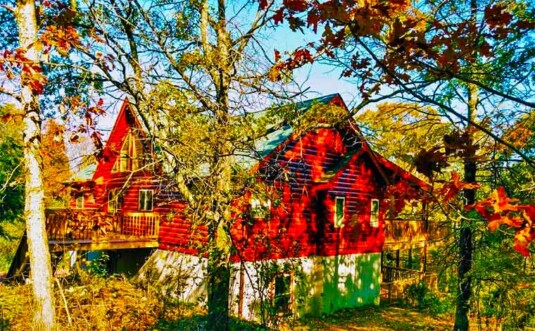 White Haven Riverfront Cabin Exterior