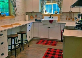 White-Tailed Lodge kitchen