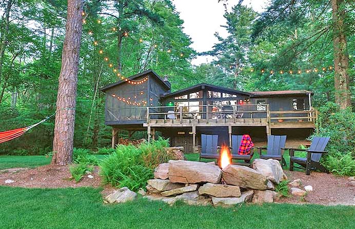 Wilderness Lake House Exterior Front