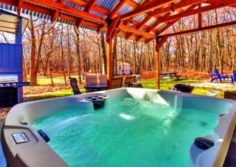 Woodland Oasis Patio and Hot Tub