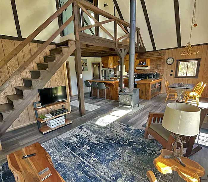 Woodsy Chalet in White Mills Main Floor