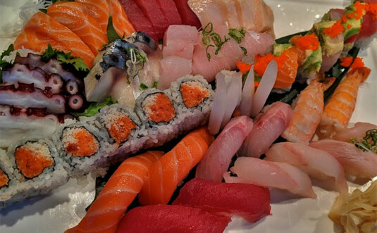 yu san sushu & ramen sushi roll combo plate