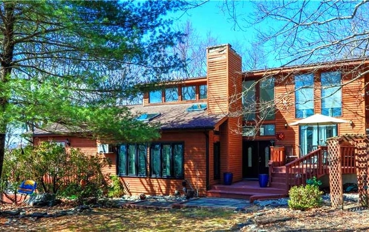 a pocono country place house