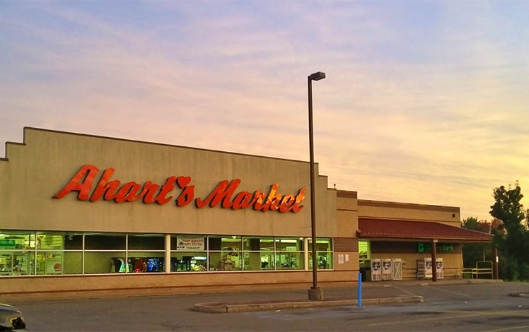 Ahart's Market exterior of store and parking lot