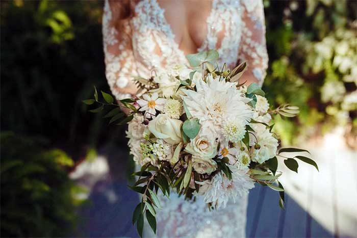 allium floral design bride with white bouquet