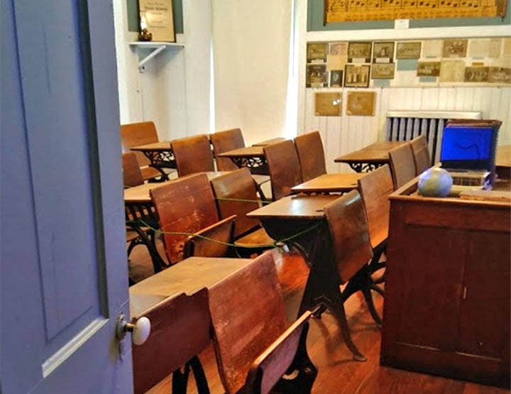 antoine-duantoine-dutot-museum-schoolroomtot-museum-schoolroom