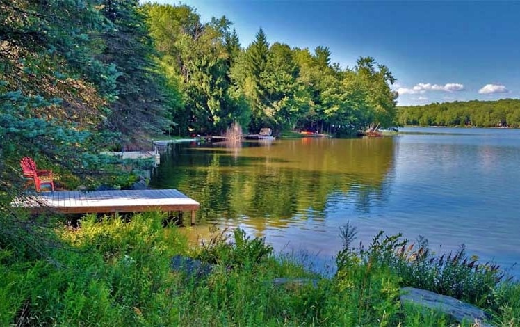 arrowhead lake dock and chair