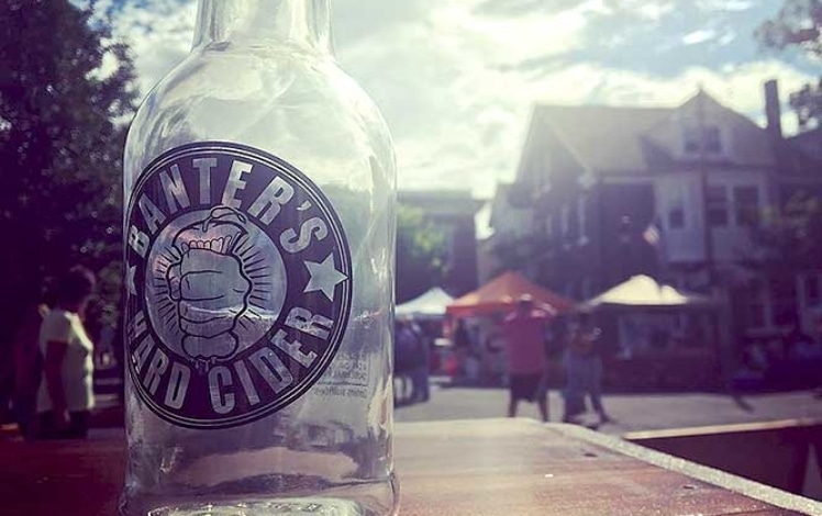 banters-hard-cider-outside-table