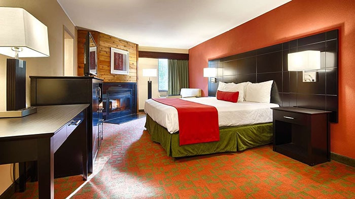 best-western-plus-poconos-king-bed-guest-room