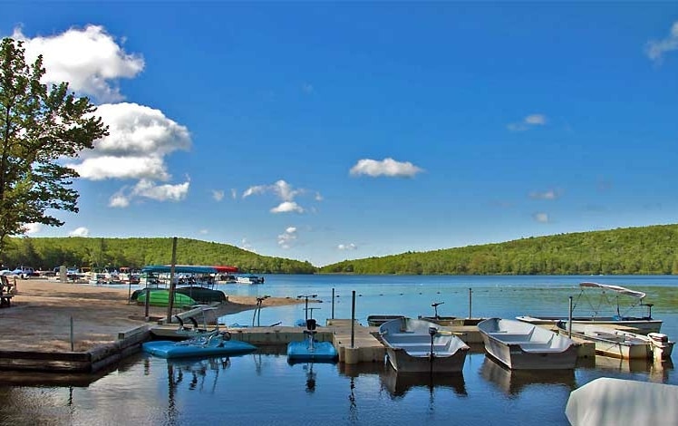 Boulder Lake Club boats in dock