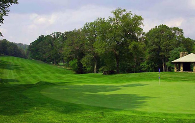 buck-hill-golf-club-fairway-stone-pavilion