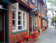 cafe-duet-stroudsburg-front-of-cafe-and-sidewalk-table