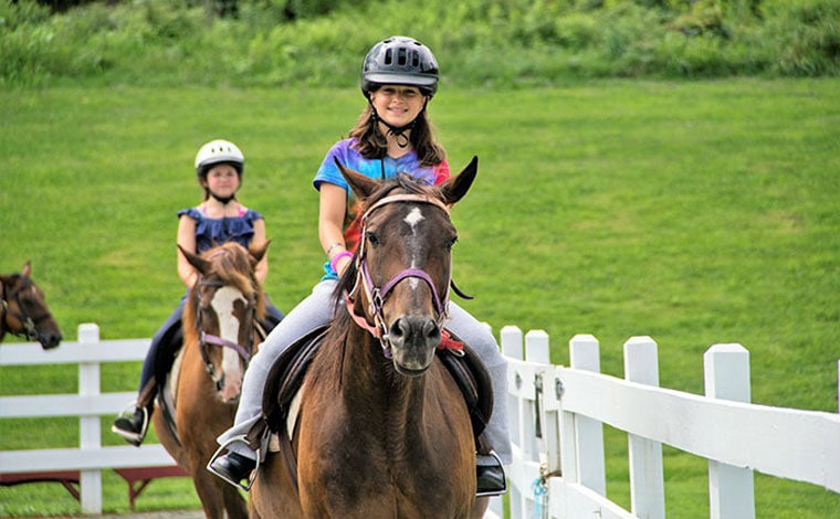 camp-cayuga-girls-on-horses