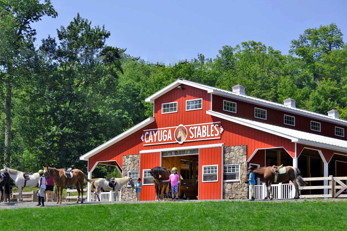 camp-cayuga-stables-with-horses-and-children