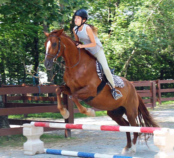 camp-lindenmere-horse-jumping