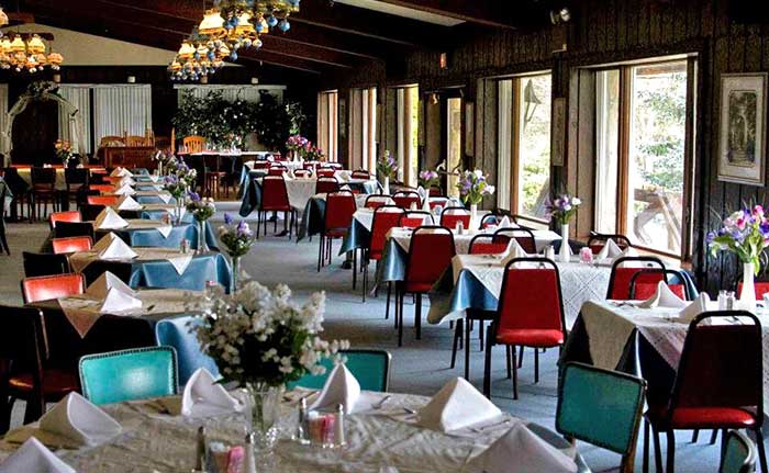 capri restaurant dining room