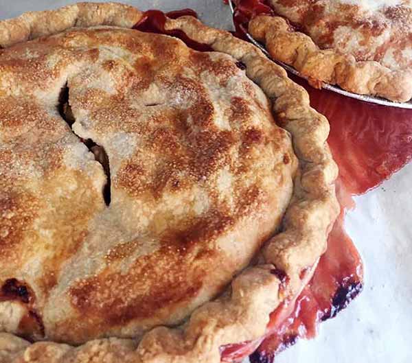 cavages-country-farm-market-strawberry-pie