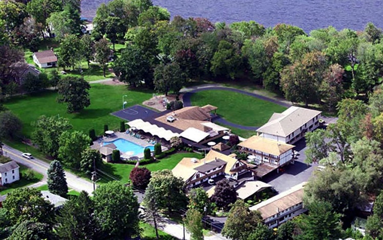 https://poconogo.com/wp-content/uploads/central-house-family-resort-aerial-view-buildings-and-lake.jpg